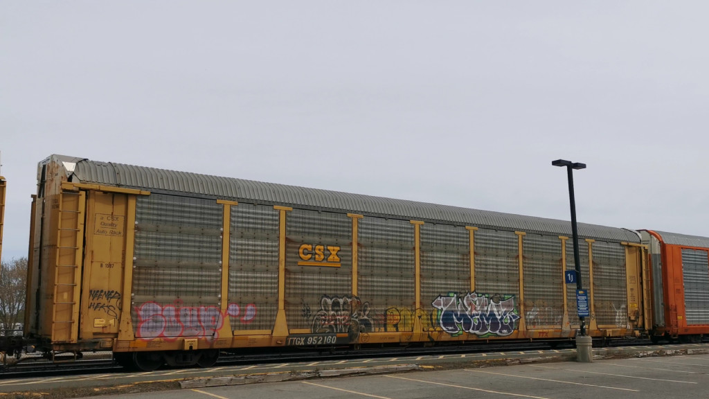 CSX B1587 (Body) TTGX 952160 (Flat)